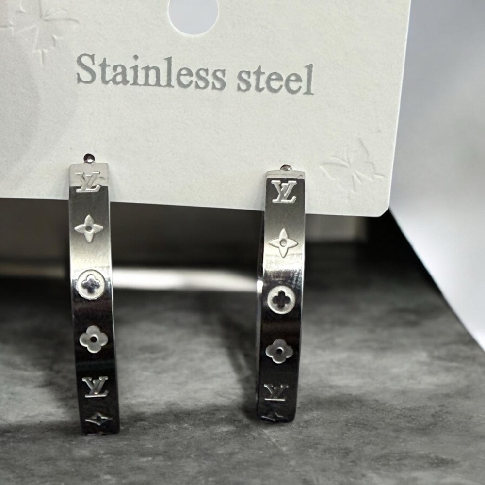 Silver tone Stainless Steel logo Hoop Earrings open-ended motifs medium New